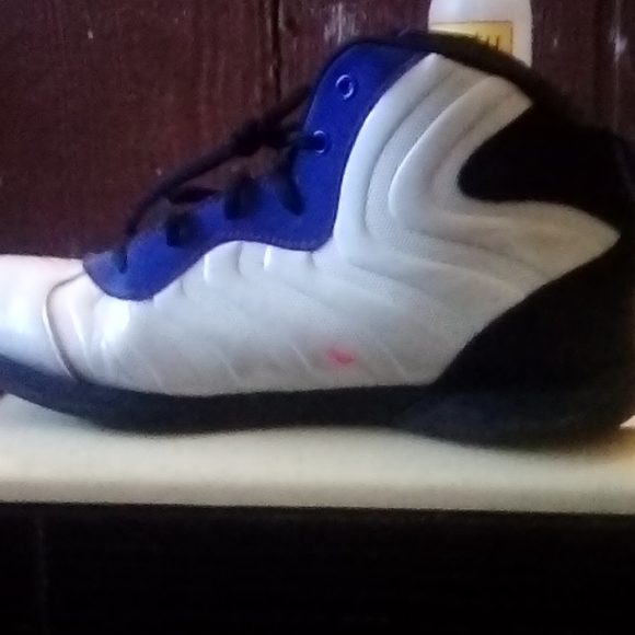 Shoes - Picture 2 of 4